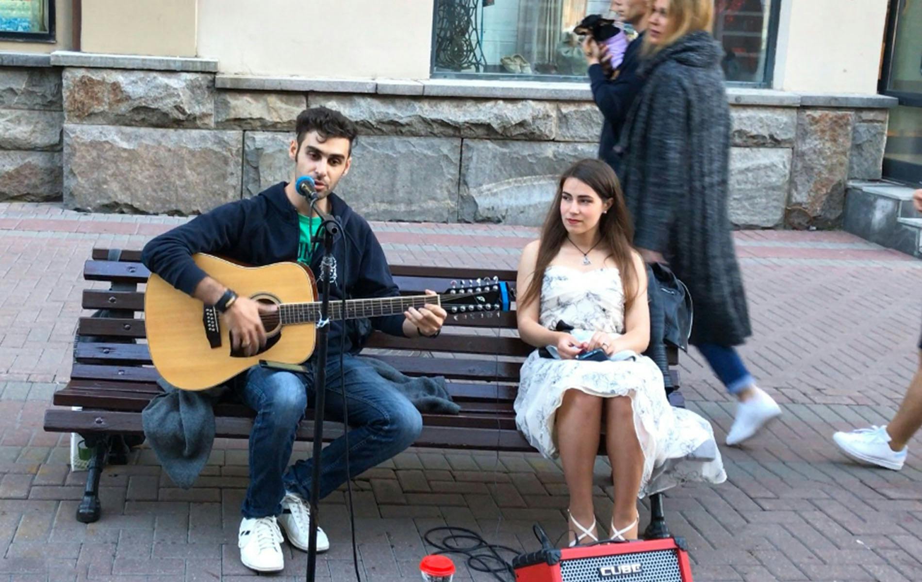 The story of playing guitar on Arbat Street; 30 days in Russia with 300$